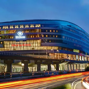 Hilton Garden Frankfurt Airport מלון